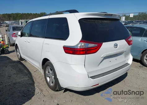 2016 Toyota Sienna Le 8 Passenger z USA, uszkodzony, nr VIN 5TDKK3DC0GS731995